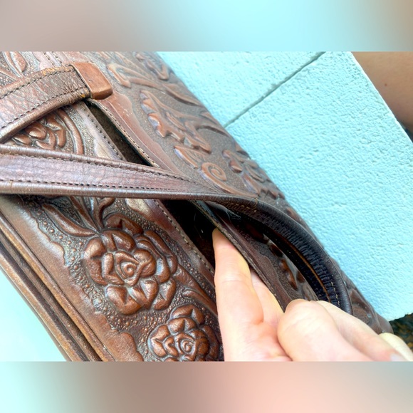 VINTAGE Boho 60-70’s hippy, embossed rose, rich brown leather S-M handbag - Picture 12 of 16